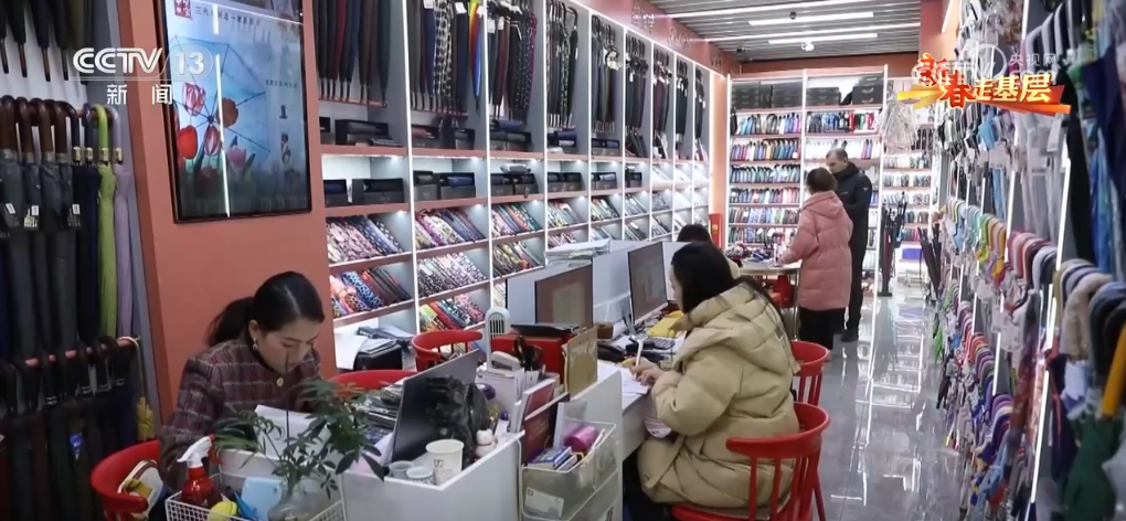 成拳”凝聚合力 “品牌出海”成为义乌热词冰球突破豪华版app新春走基层 “攥指(图4)